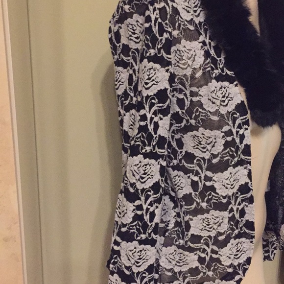 FRENCHIE CARDIGAN WITH  FLORAL DESIGN SIZE S.🌹 - Picture 4 of 8